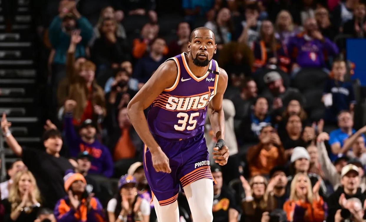 杜兰特回归赛场,战术调整首场状态亮眼,巴塞罗那观众沸腾!(杜兰特有望提前复出) 杜兰特回归赛场,战术调整首场状态亮眼,巴塞罗那观众沸腾!(杜兰特有望提前复出)